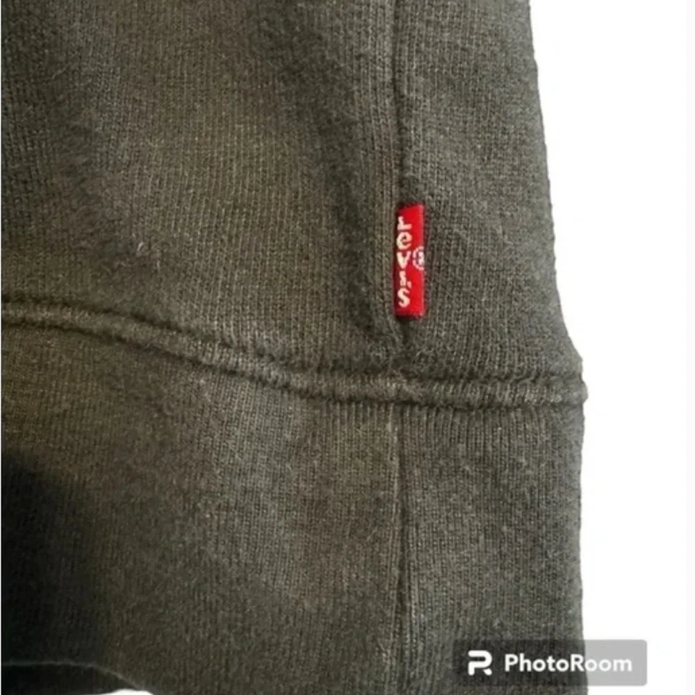 Black Levi's Crewneck Long Sleeve Sweatshirt